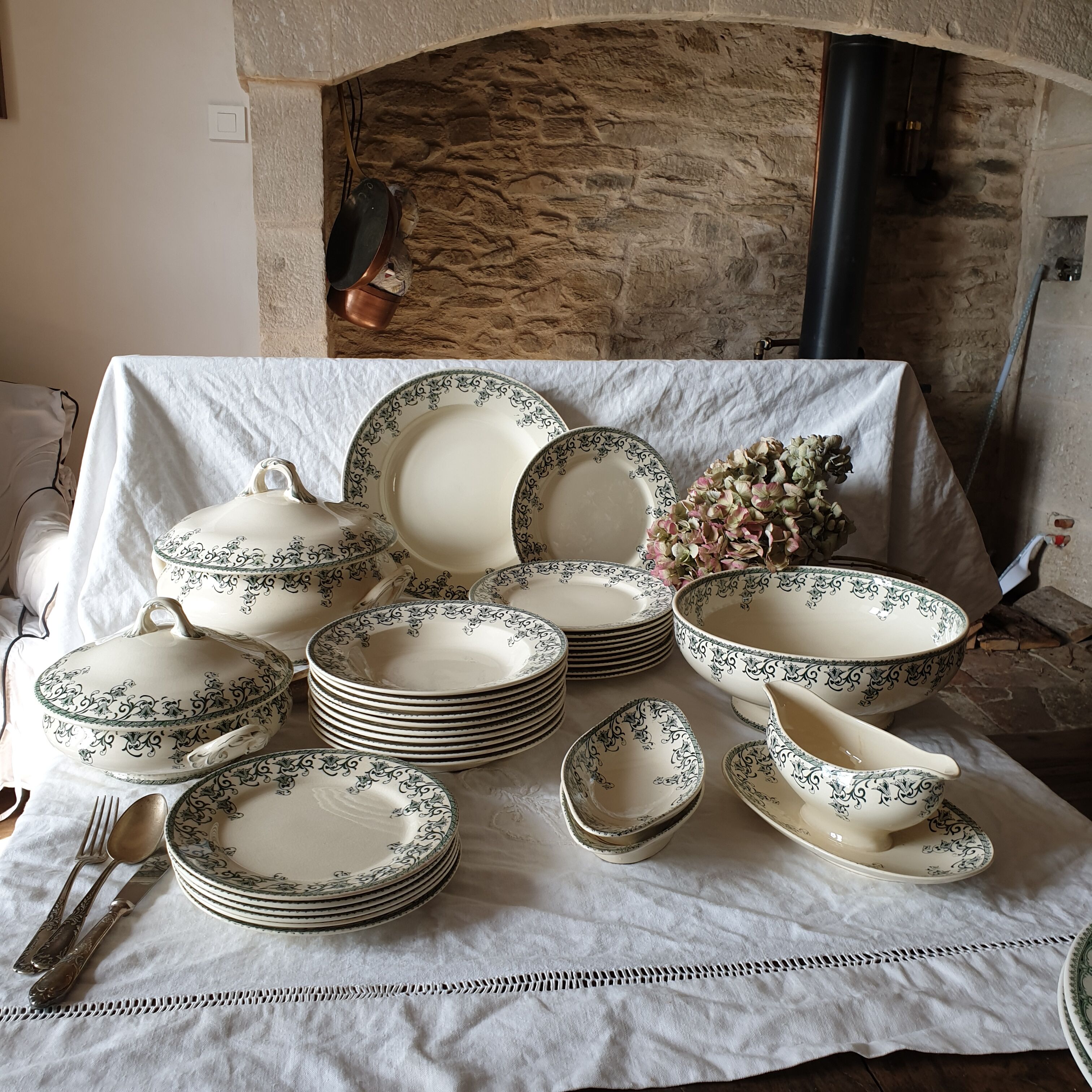 33 pc antique green white transferware dinner service c1900 U&C Sarreguemines France, 10 places