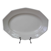 Plat ovale de forme octogonale en faïence blanche écru Moulin des Loups