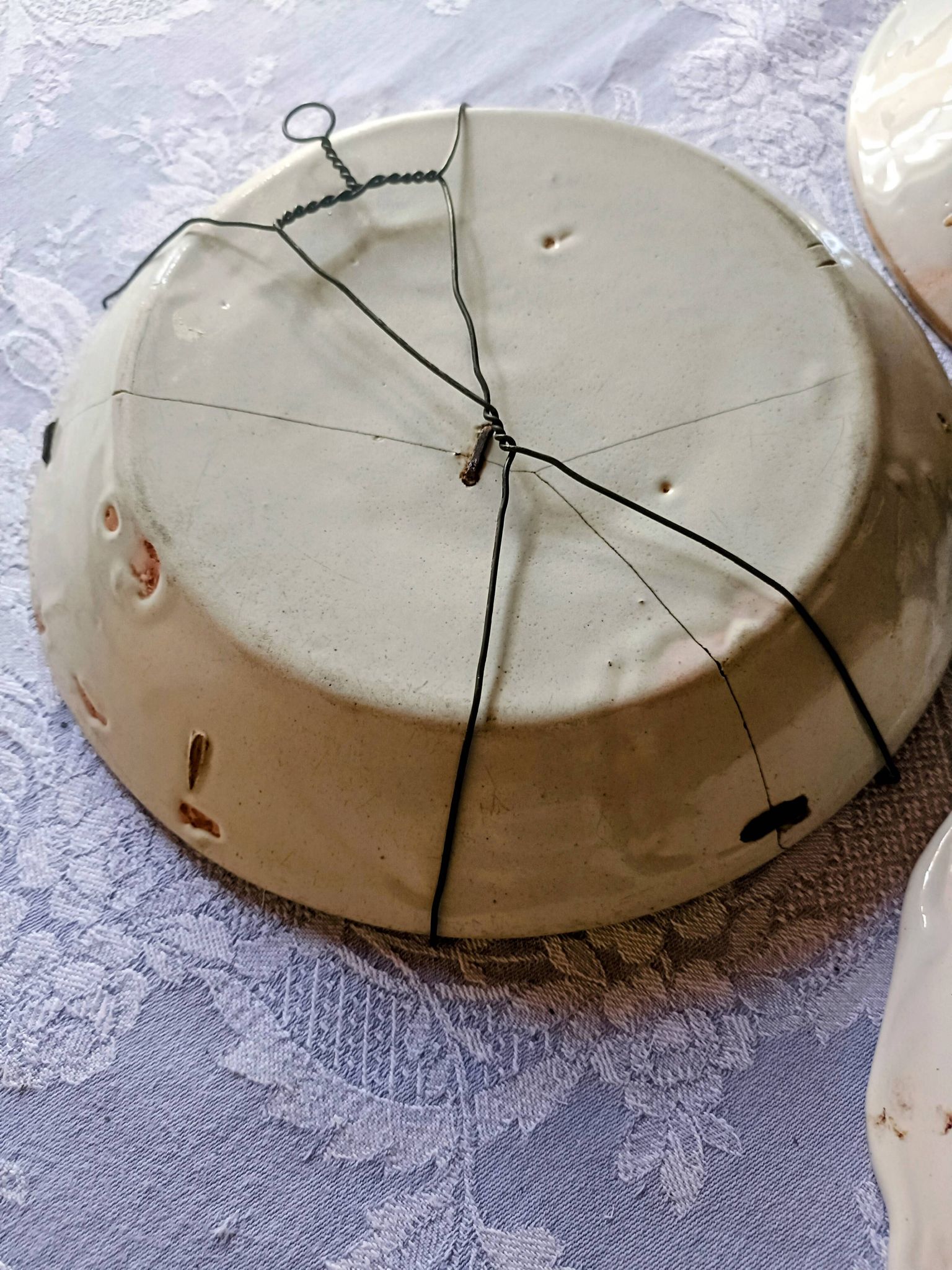3 assiettes en faïence de Nevers XVIIIème