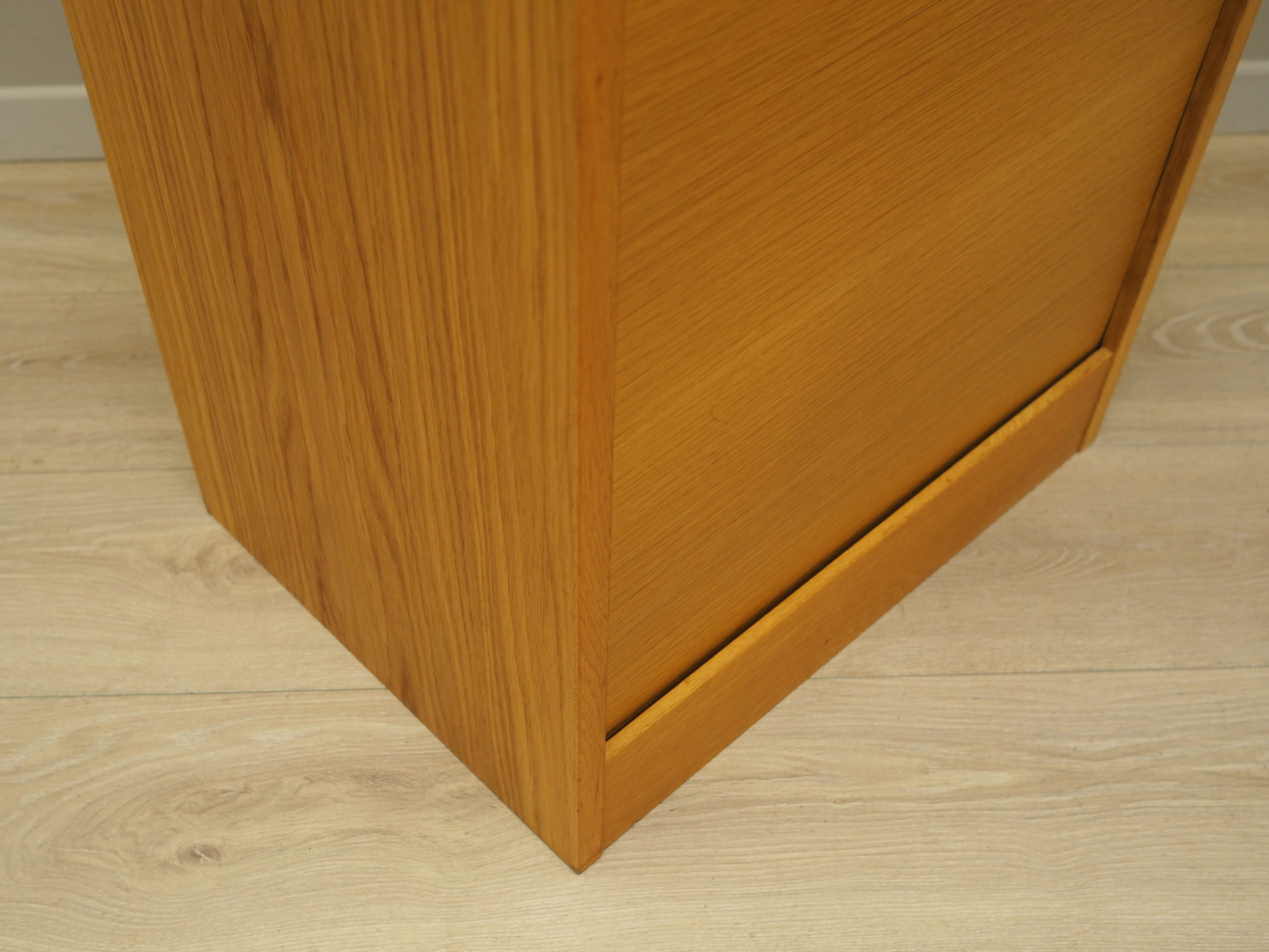 Classeur en frêne, design danois, années 1960, production: Danemark