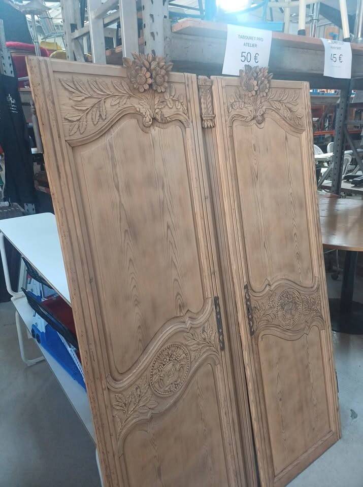 Set of 2 Norman-style wardrobe doors