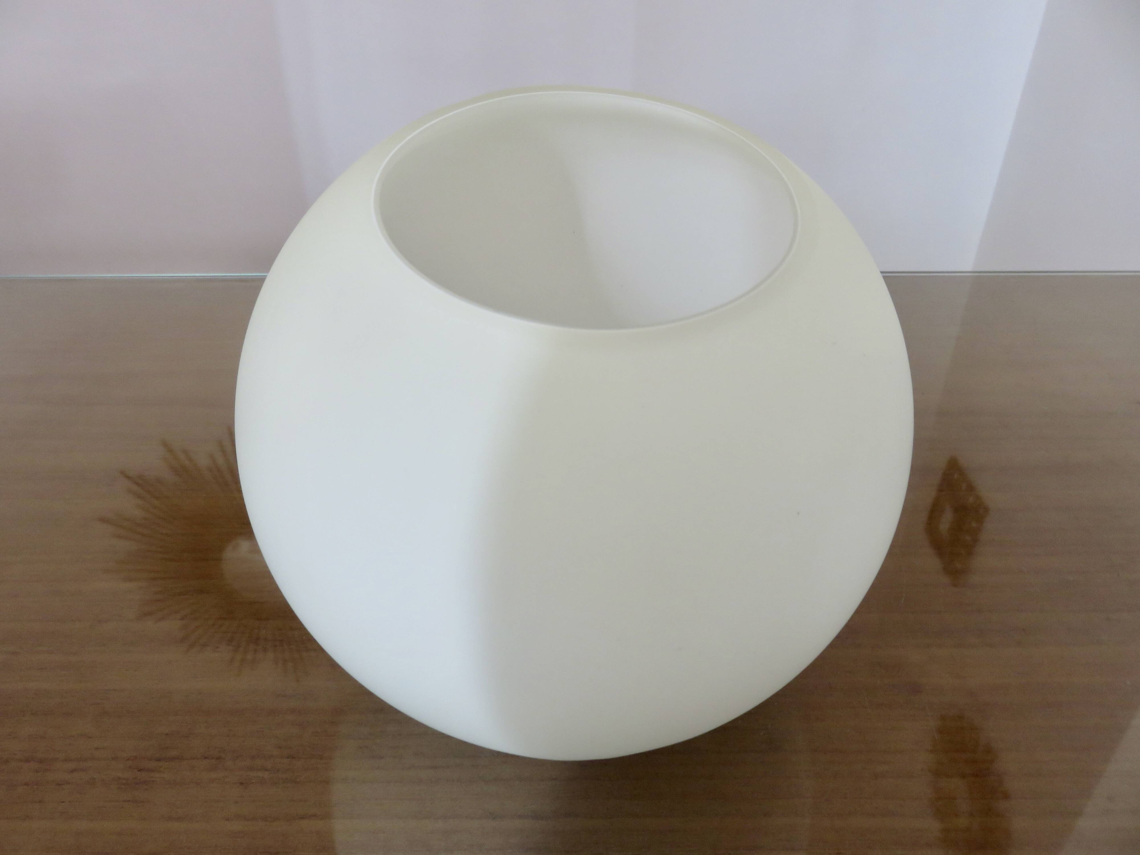 Lampe en opaline blanche 1980