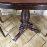 Violin table and two chairs