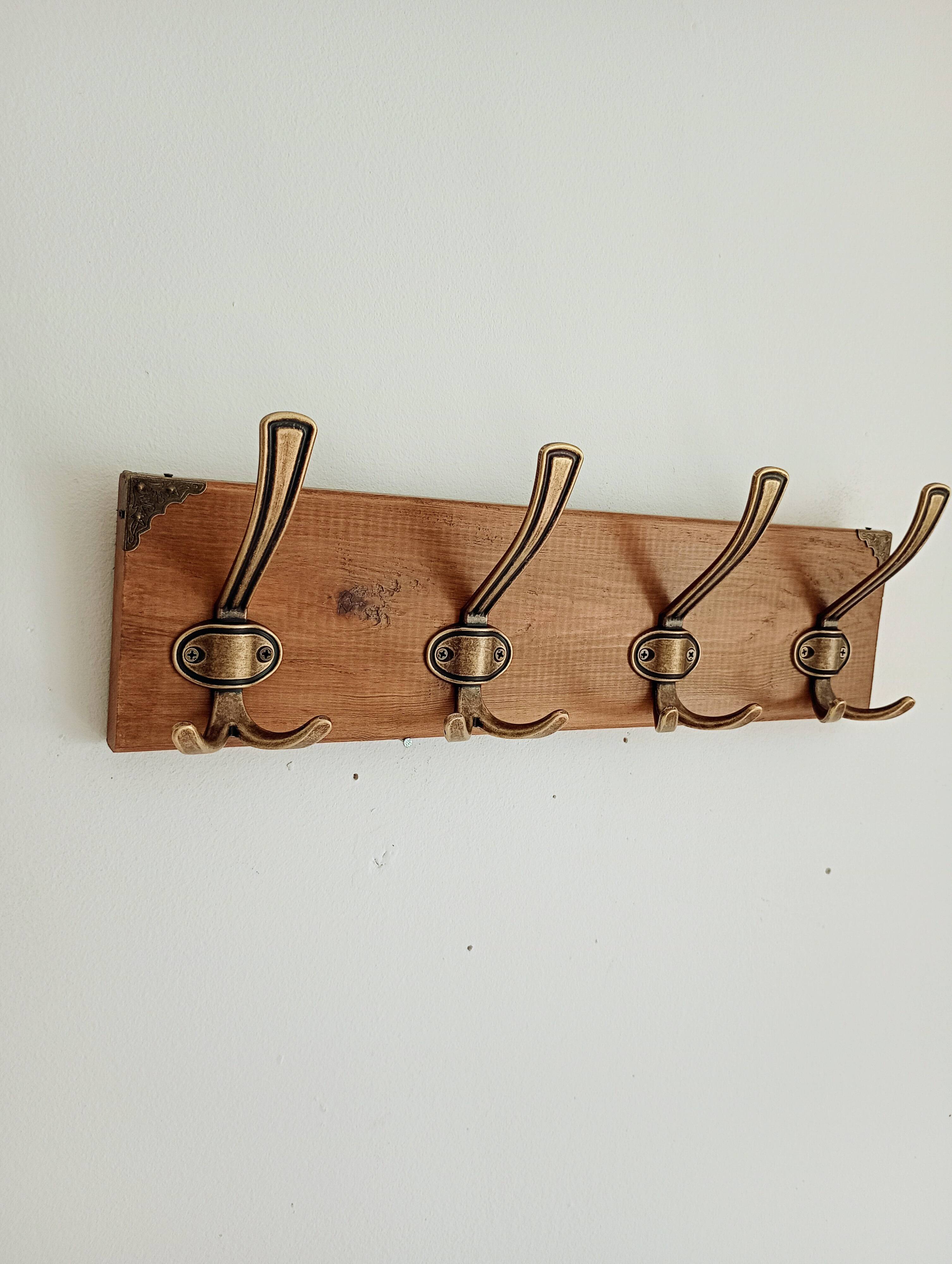 Wall-mounted coat rack in wood – 4 metal hooks – 45 cm