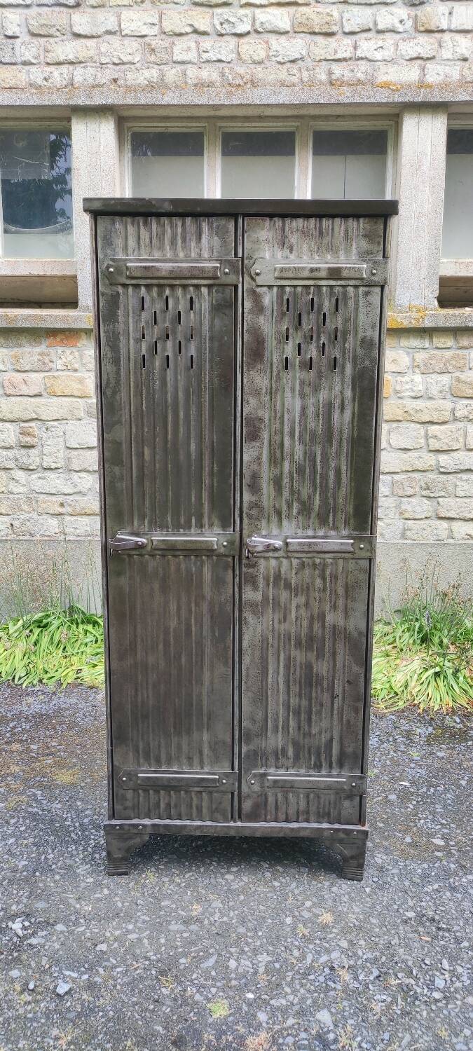 Stratford cloakroom