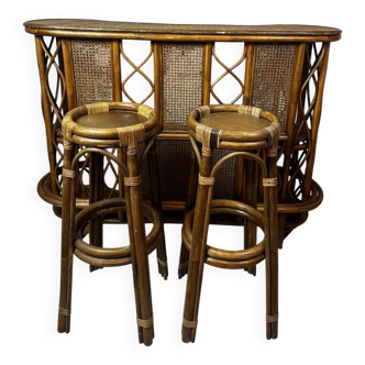 Rattan bar and its stools