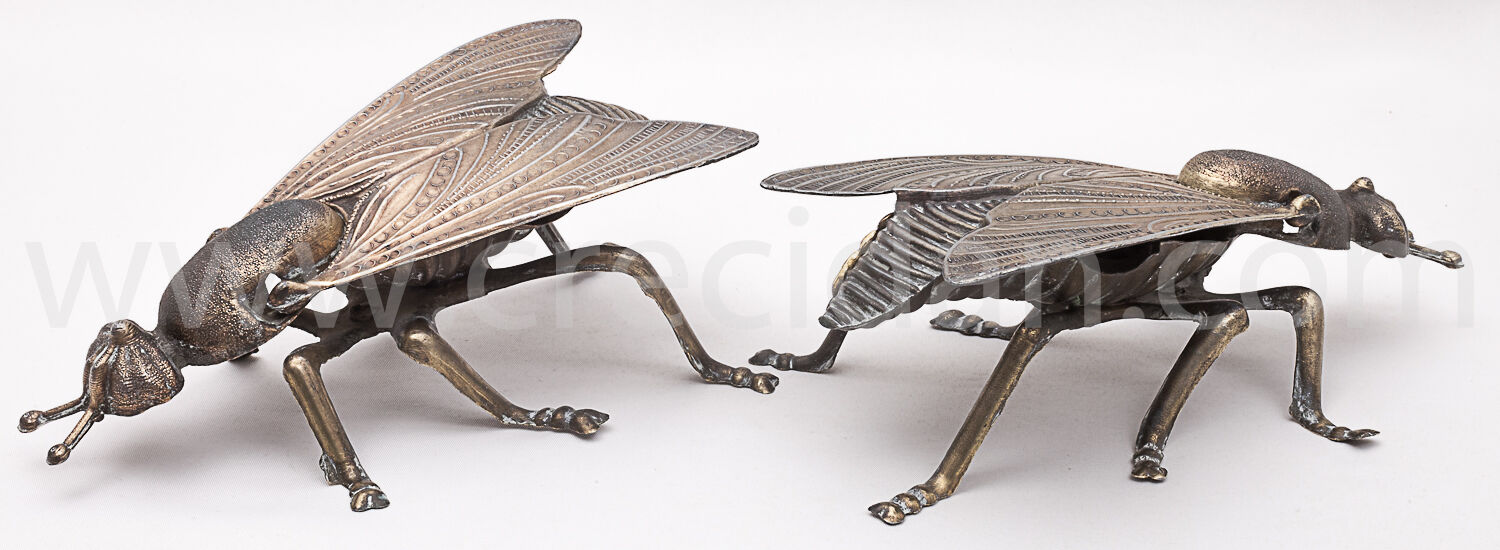 Pair of fly ashtray
