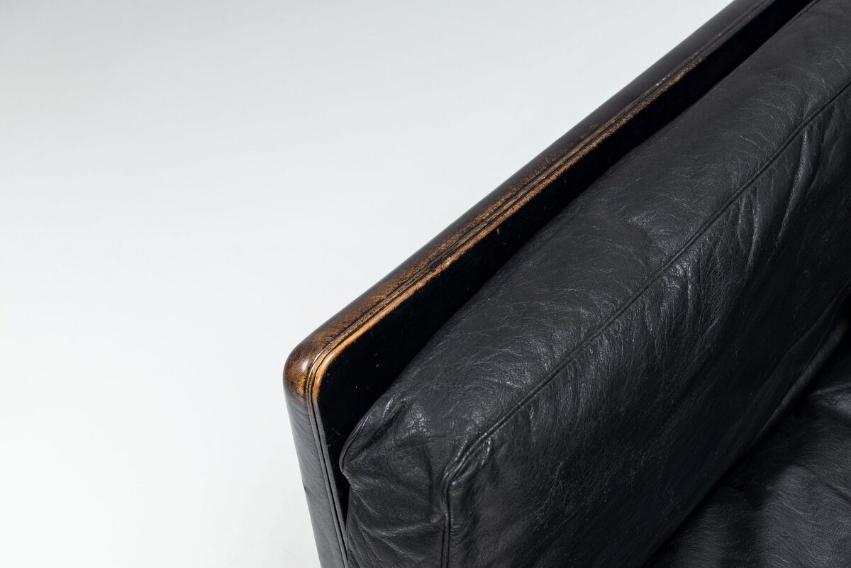 Illum Wikkelso model V11 sofa in black leather by Holger Christiansen, Denmark, 1960