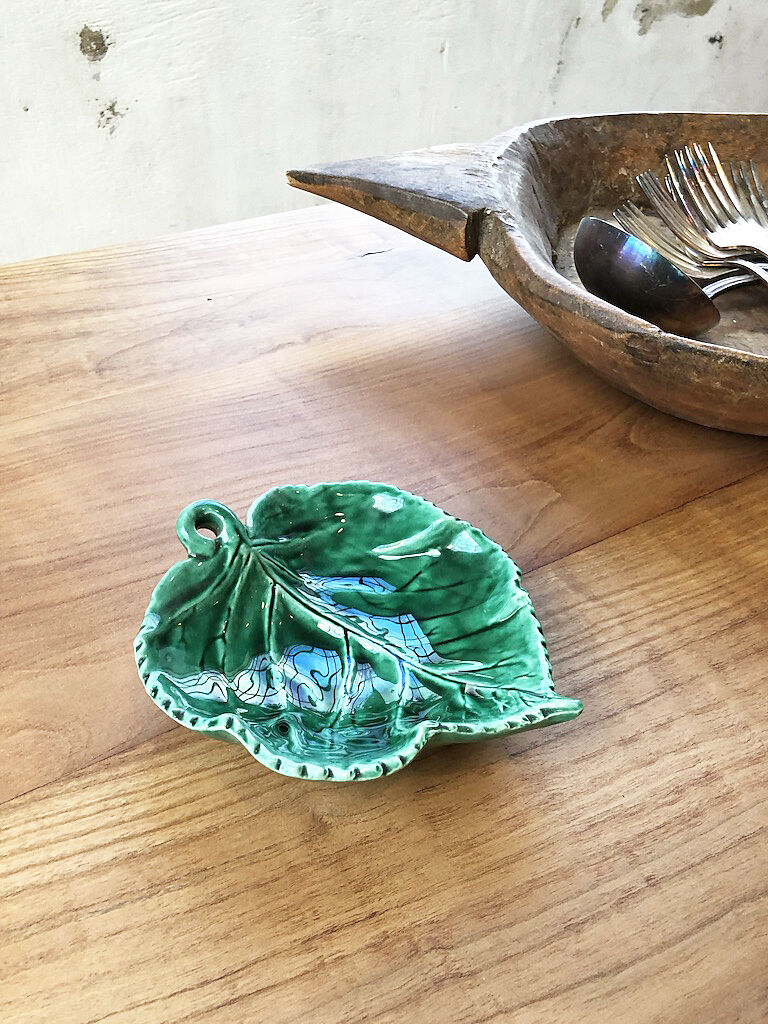 Green ceramic leaf cup