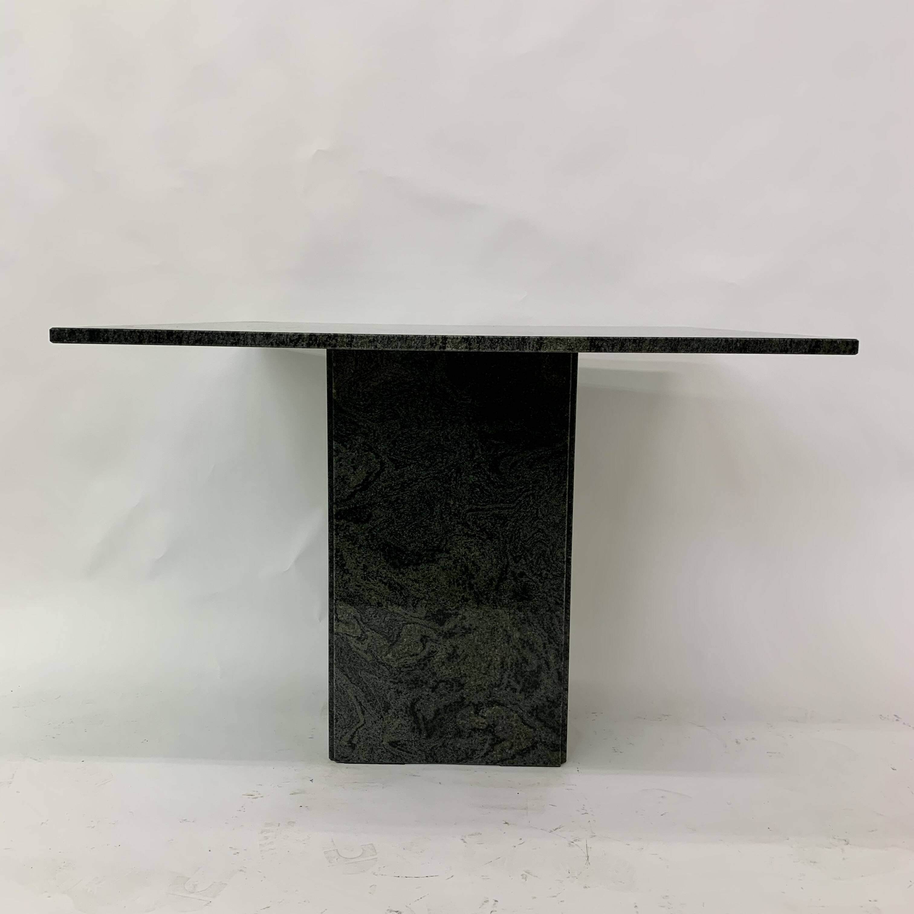 Table à manger en granit vert, années 1980