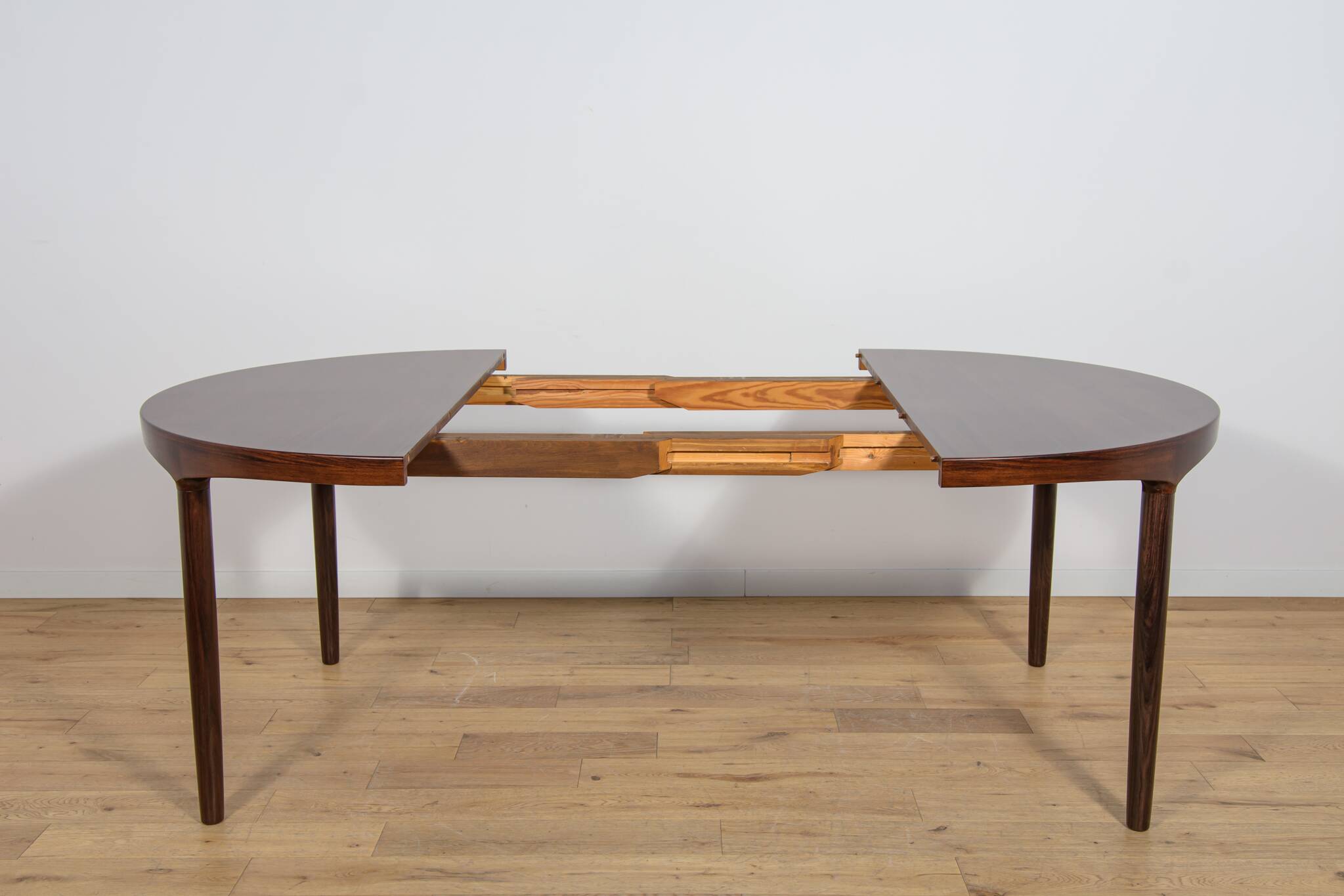 Mid-Century Extendable  Rosewood Dining Table by Harry Østergaard for Rande