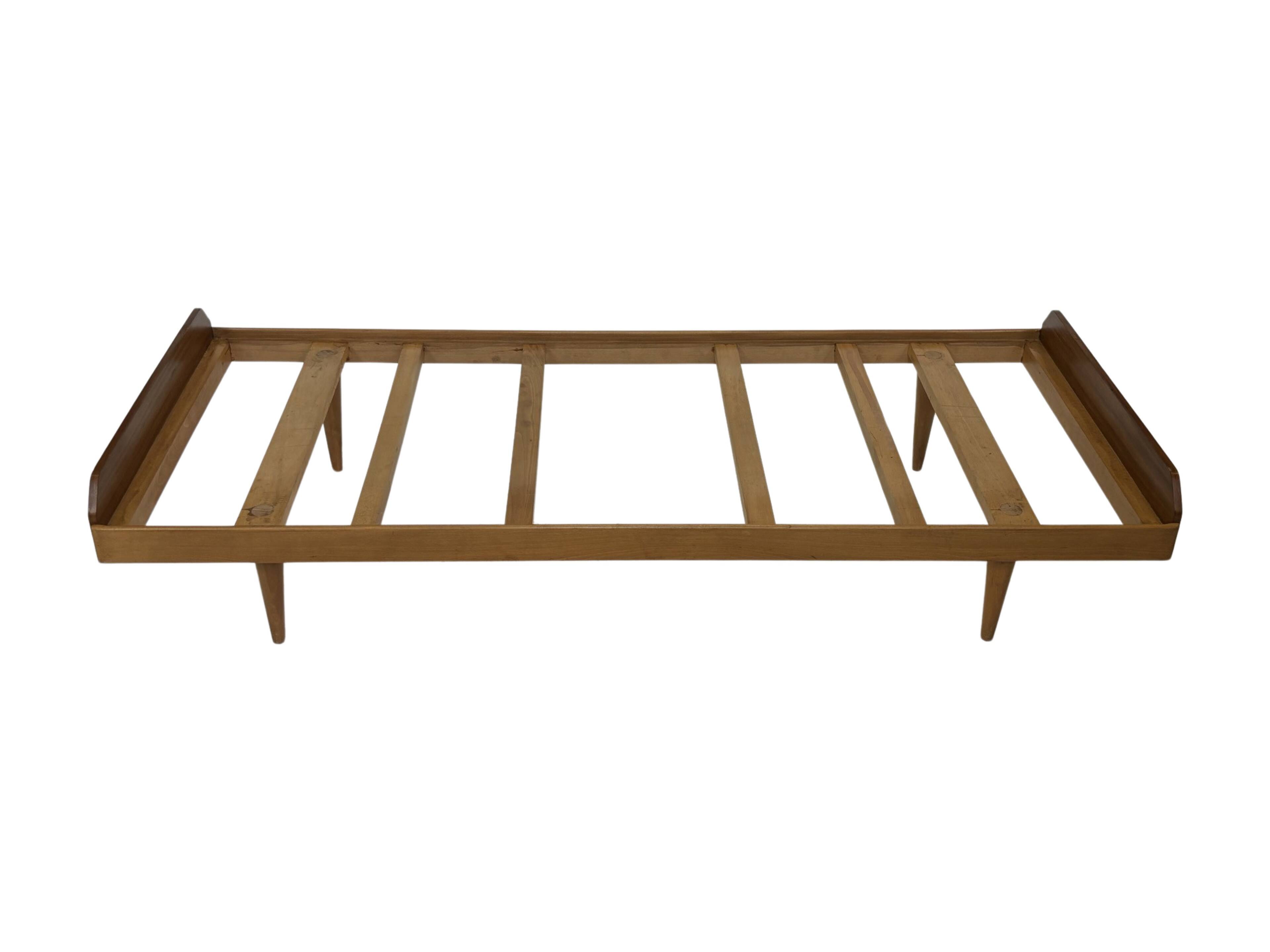 Vintage daybed 1960s minimalist design in Teak wood