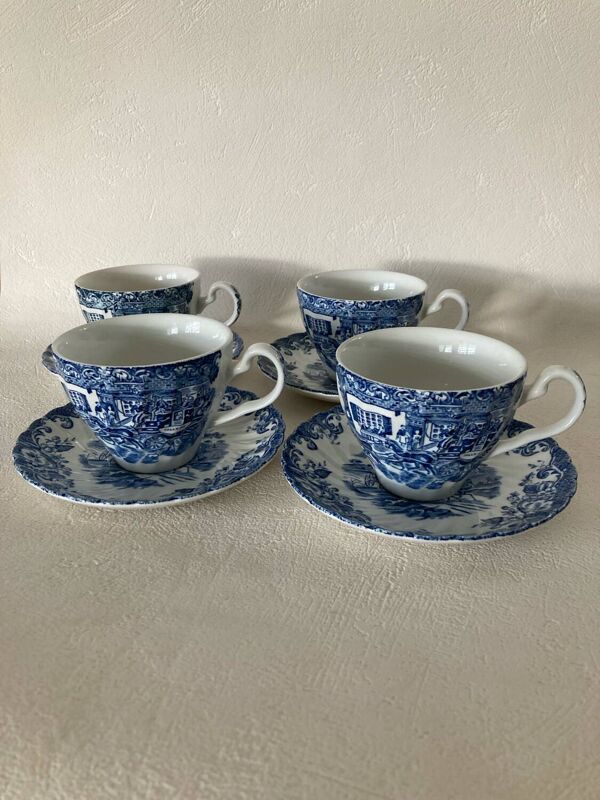 4 tasses et sous-tasses à thé bleues Coaching Scenes par Johnson Bros Ireston