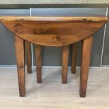 Extendable oval dining table