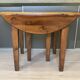 Extendable oval dining table