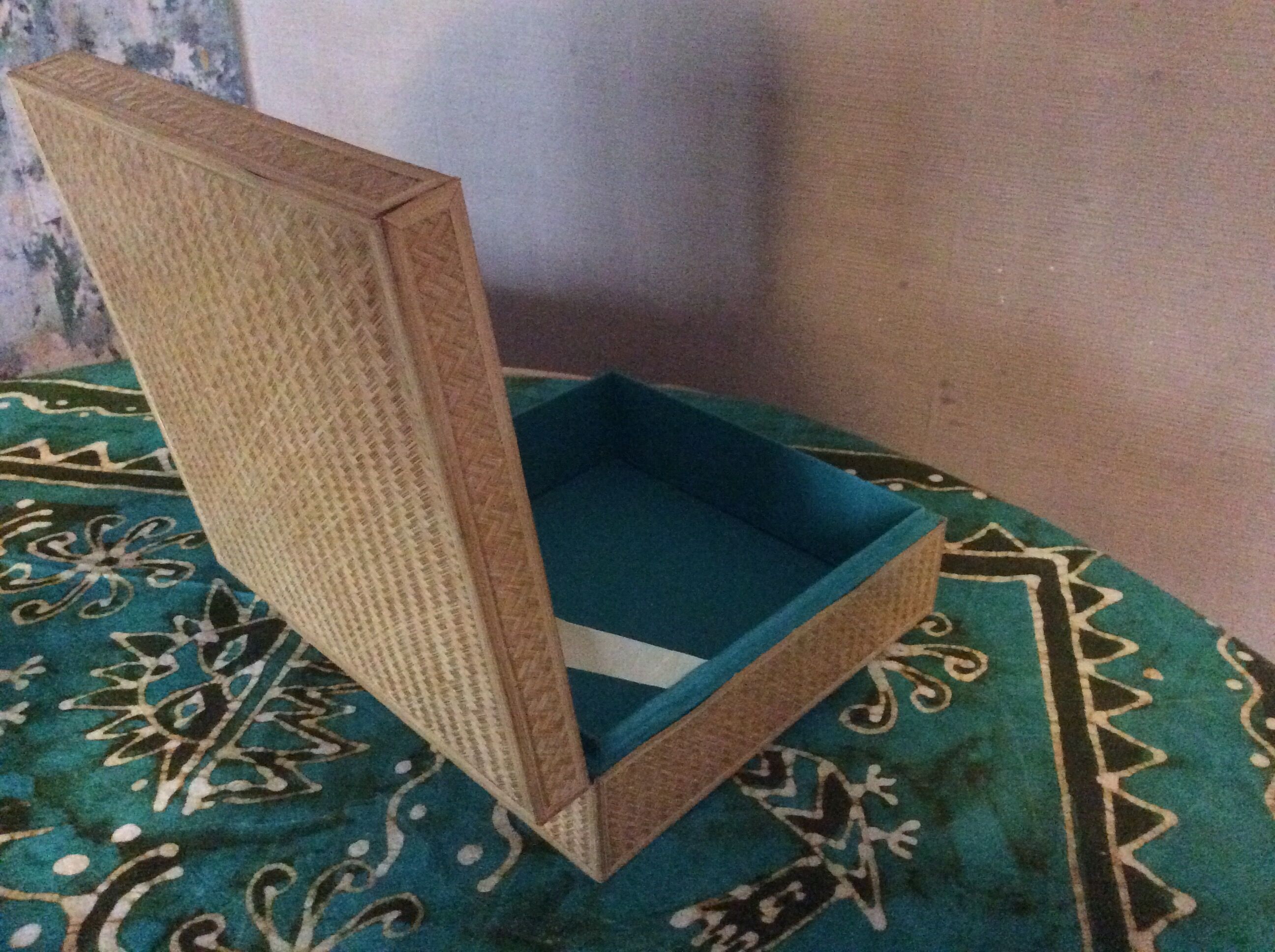 Straw marquetry box