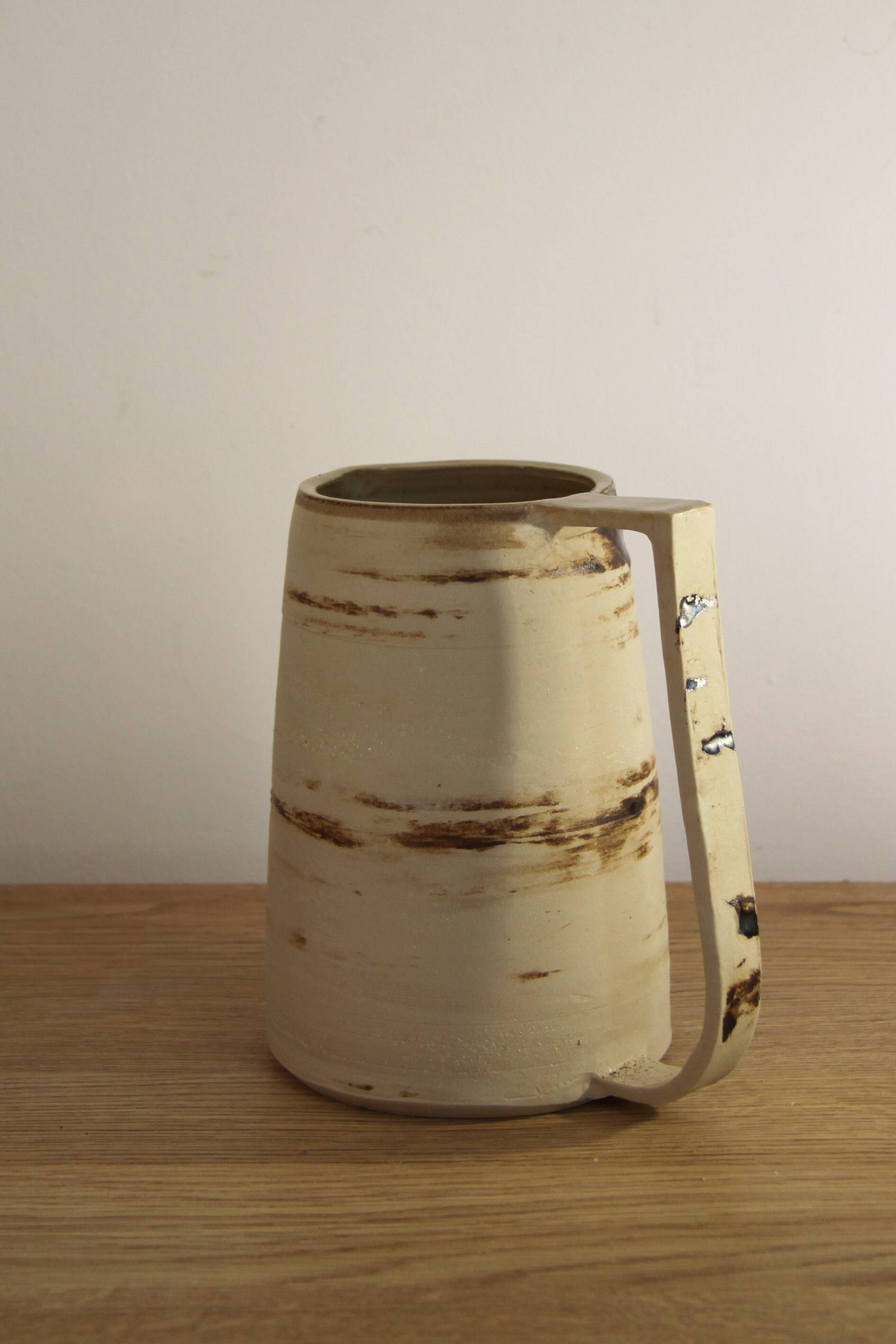 Pitcher / vase in mixed earth