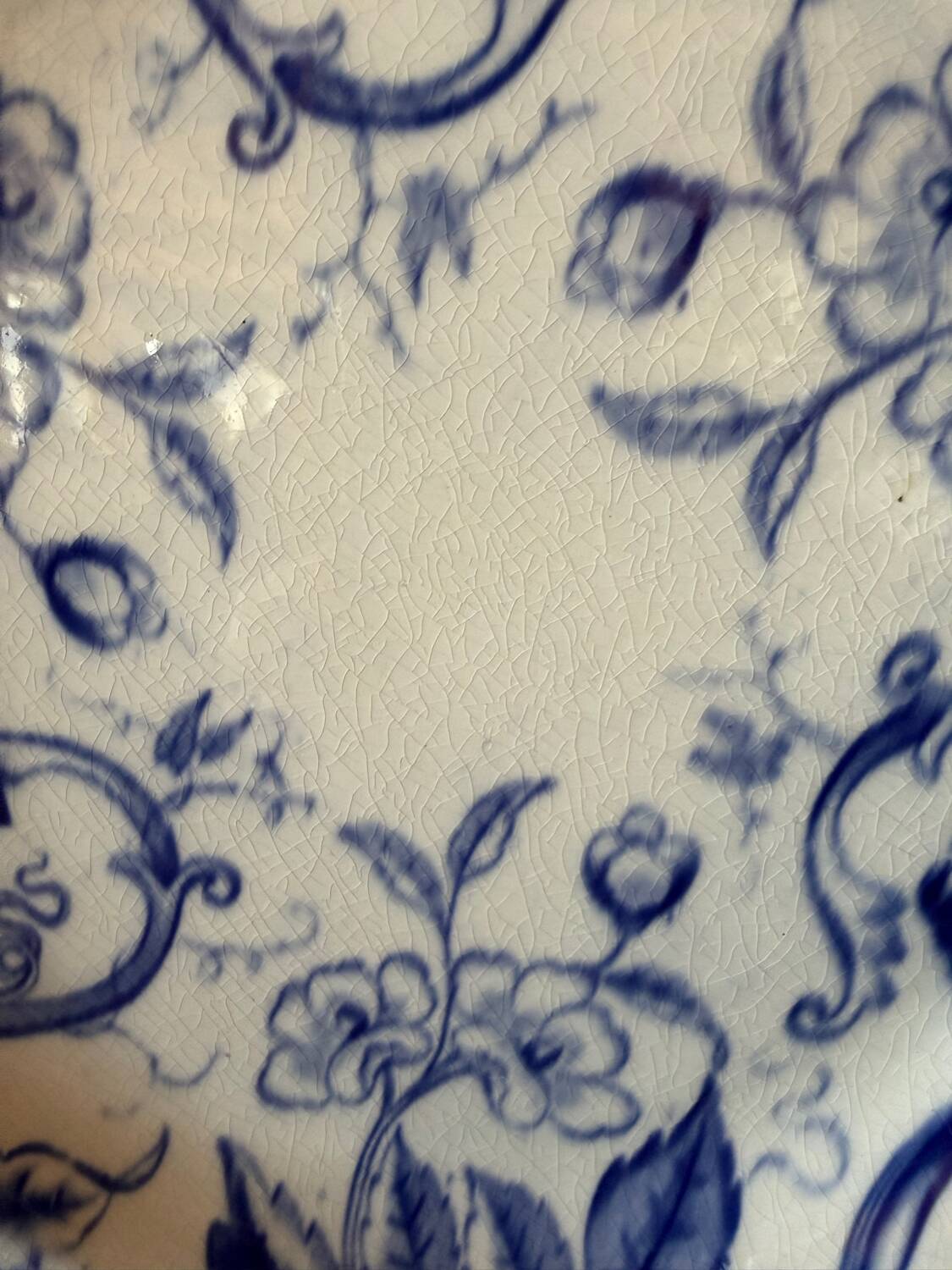 Round plate in ironstone Creil and Montereau model Flora