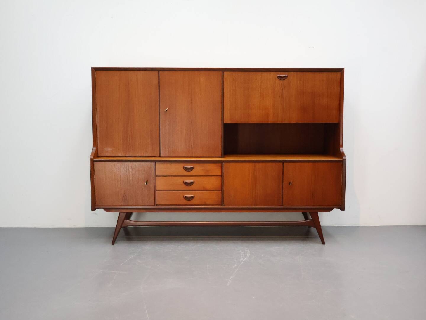 Vintage wandmeubel Louis van teeffelen nr 11