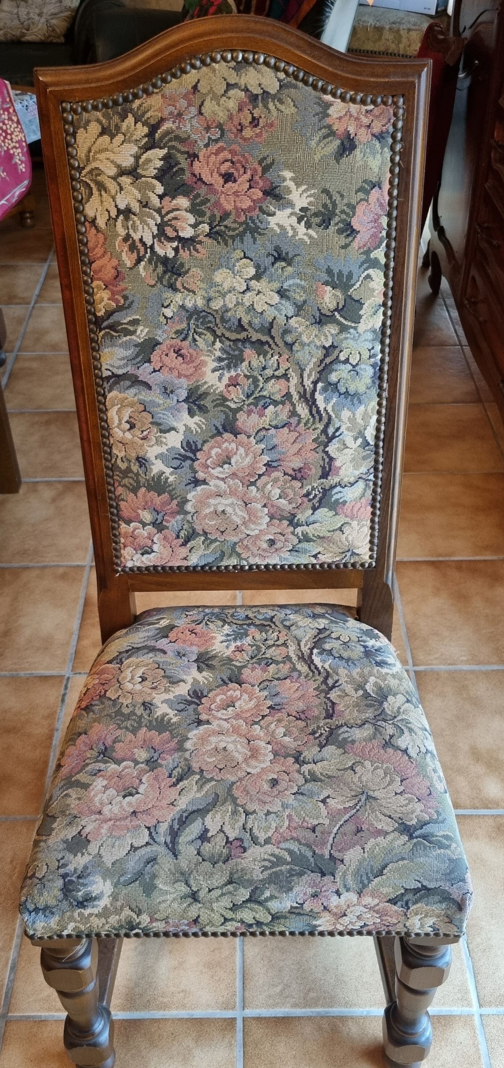 Lot 4 antique chairs