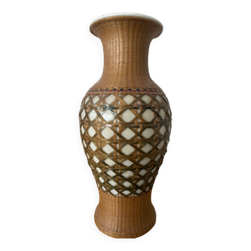 Vase en céramique et recouvert de paille tressée