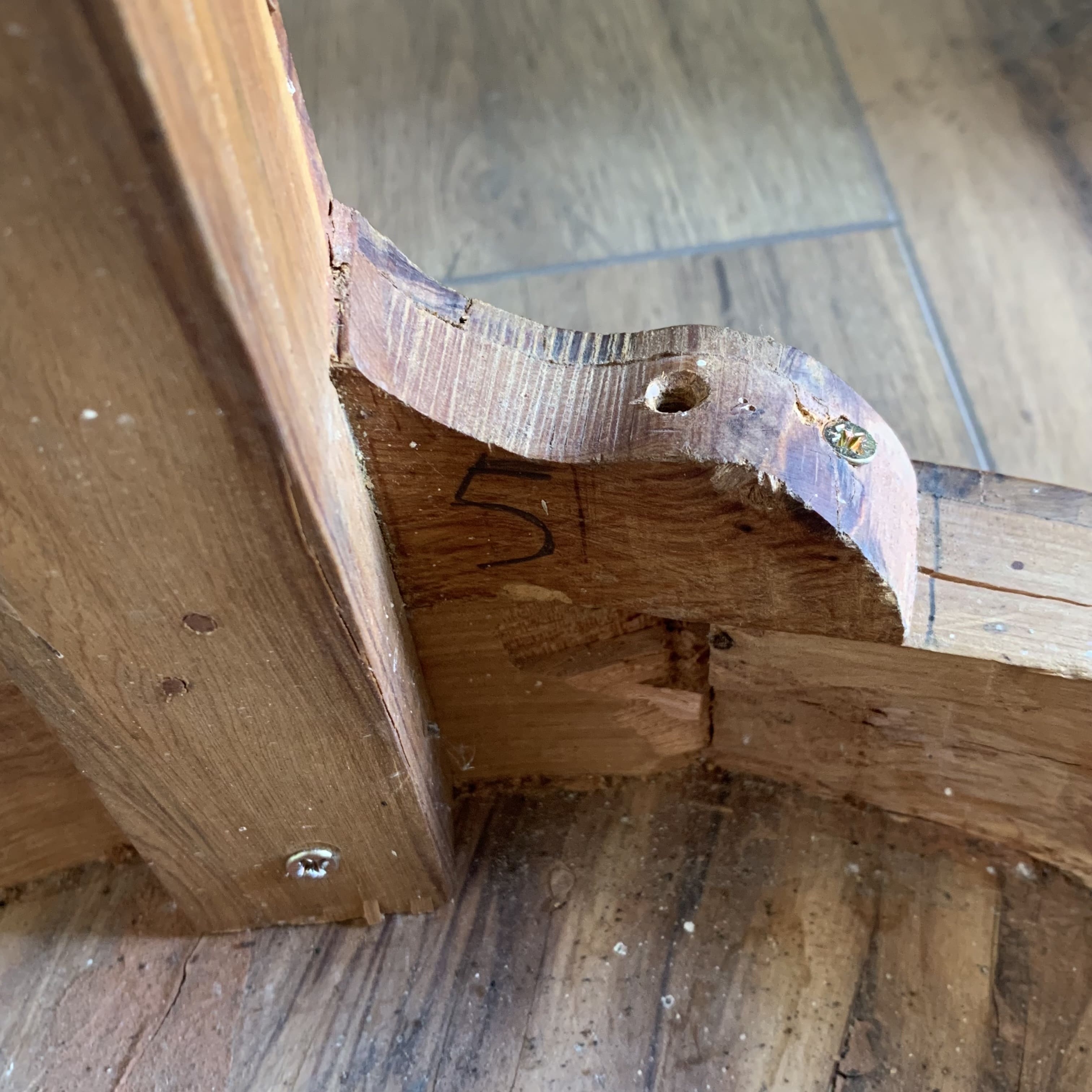 Round coffee table/thuja magnifying glass service