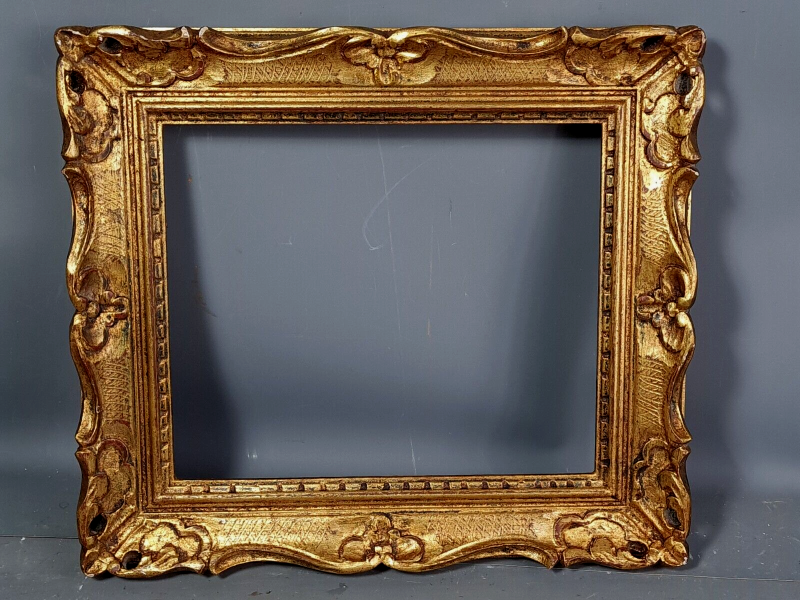 Old frame gilded carved wood gold leaf 41x36 cm, foliage 30x25 cm Montparnasse style SB