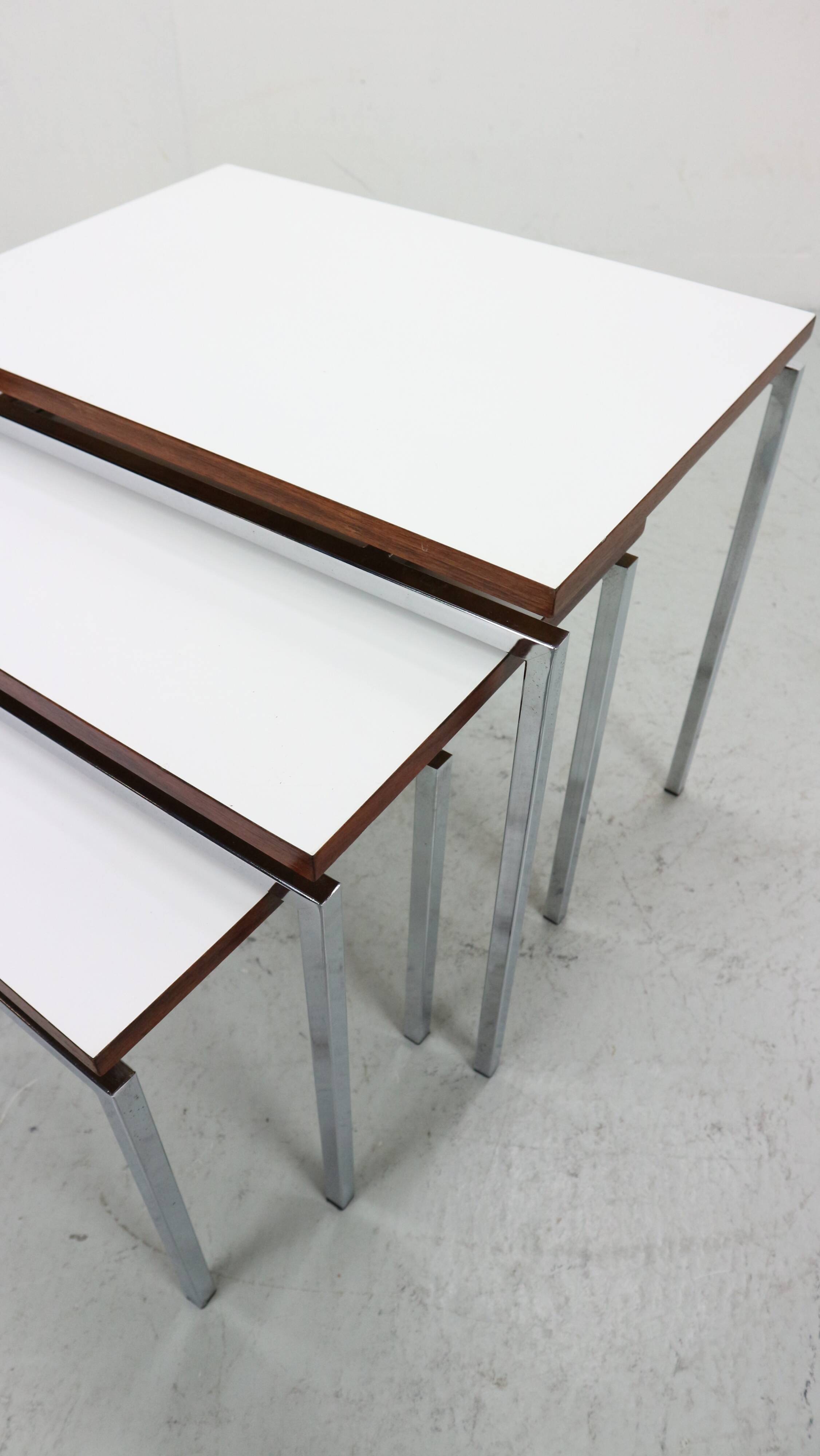 White Nesting Table Set with chrome frame and wood detail, 1970s