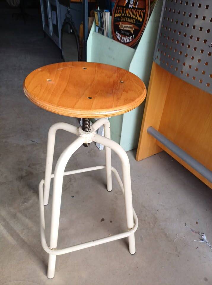 Vintage adjustable stool with screws