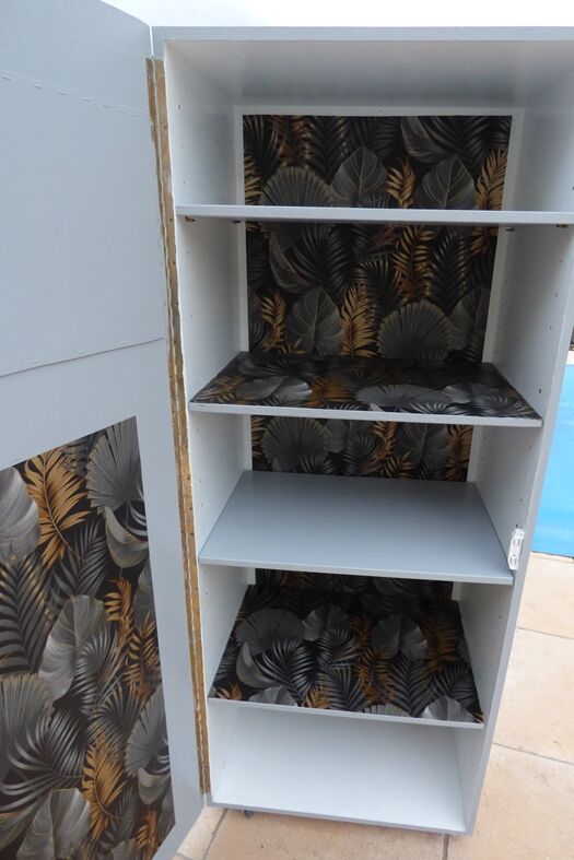 Atypical cabinet with several shelves with wheels