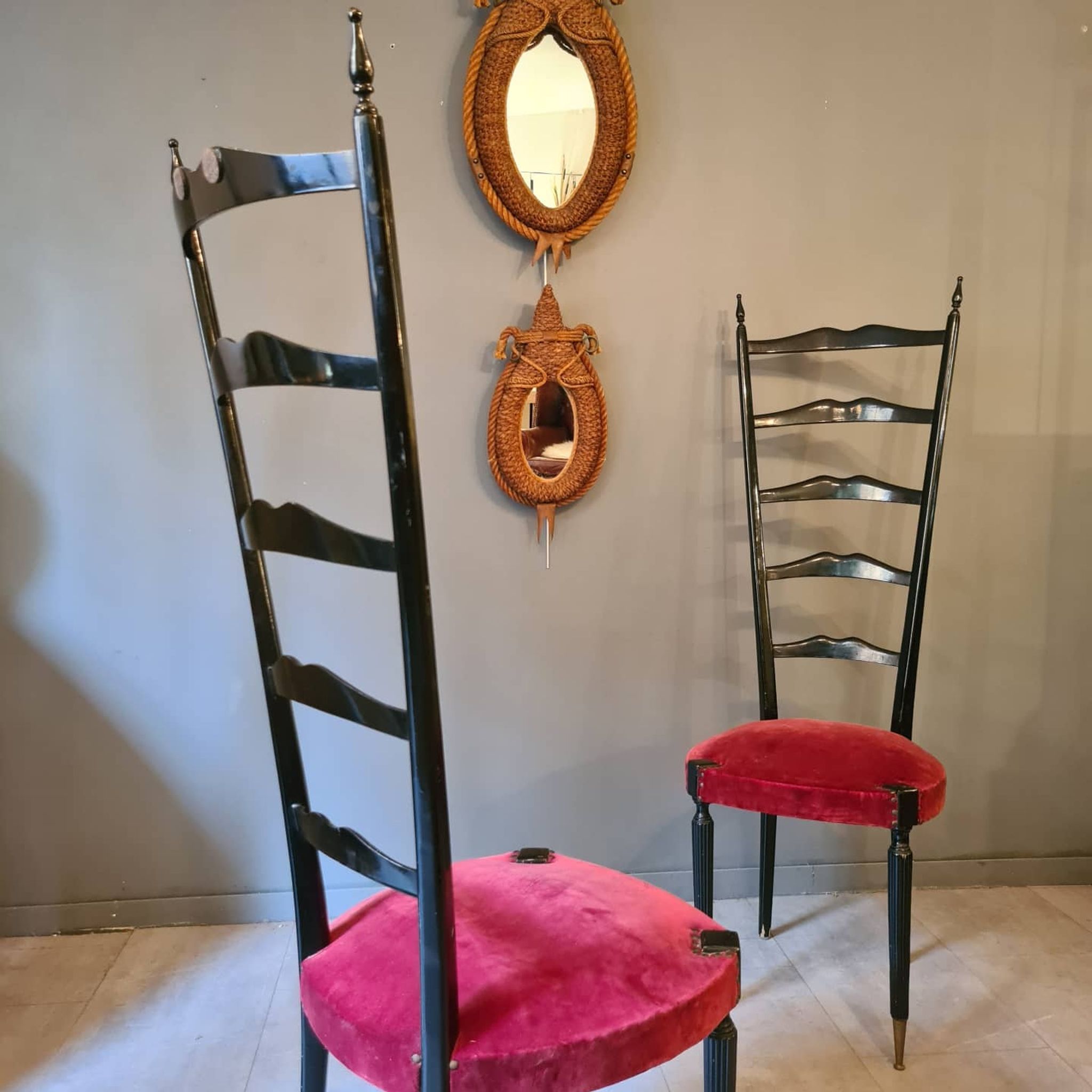 Paire de grandes chaises d’apparat italiennes vintage