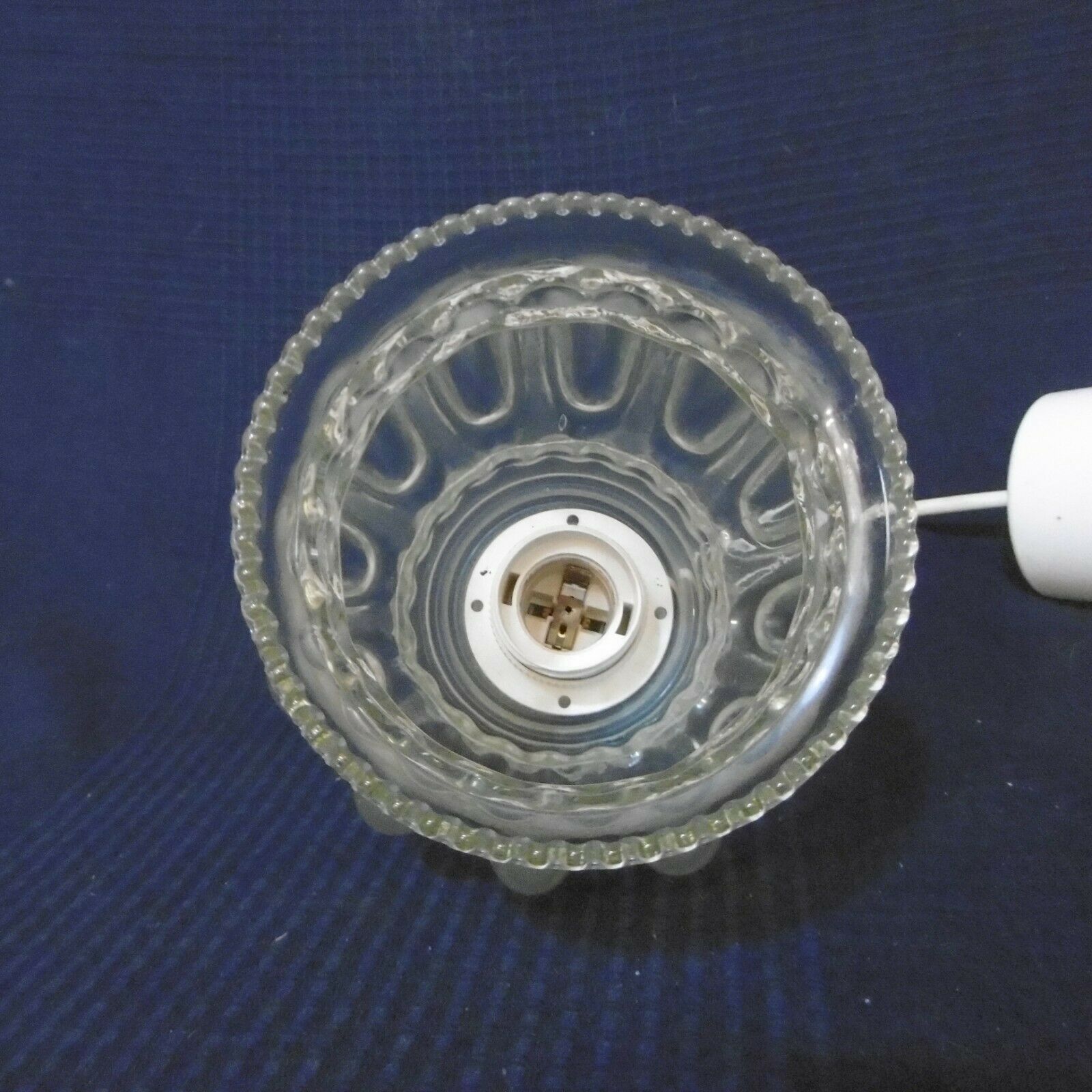 Suspension globe en verre pressé