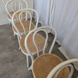 Ensemble de 6 chaises de salle à manger vintage de style Thonet : bois blanc et assise en cannage.