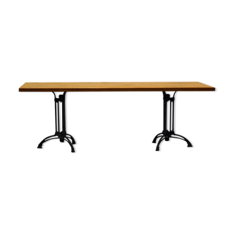 Table wood and cast iron