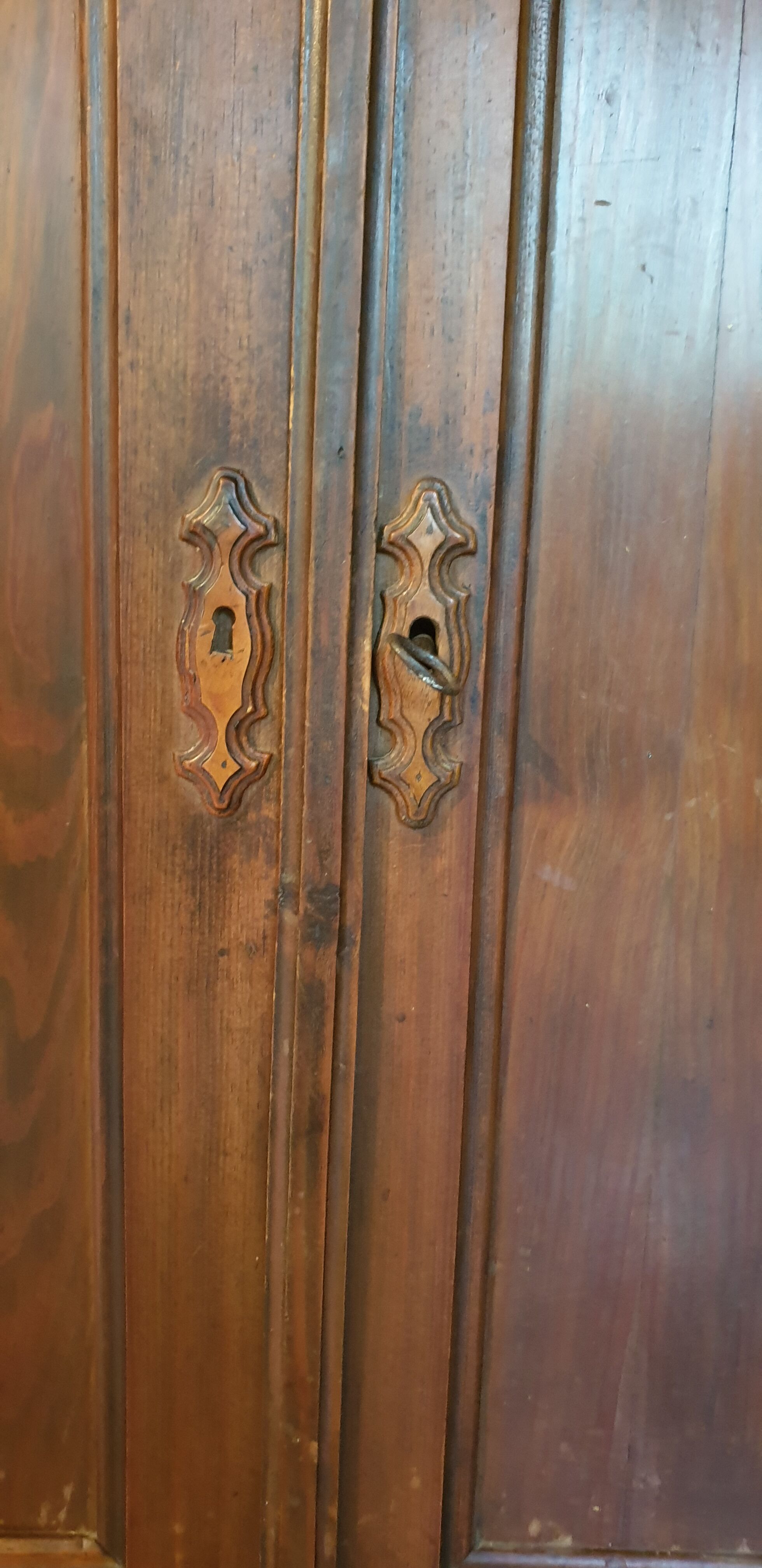 Old Parisian buffet in solid wood