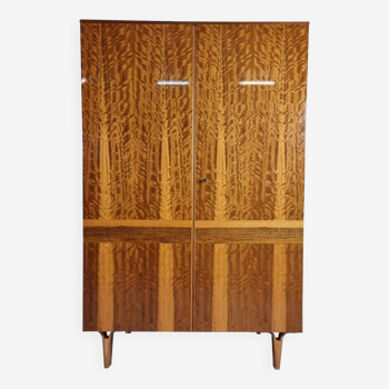 Armoire vintage en noyer par Francisek Mezulanik pour Novy Home, 1975