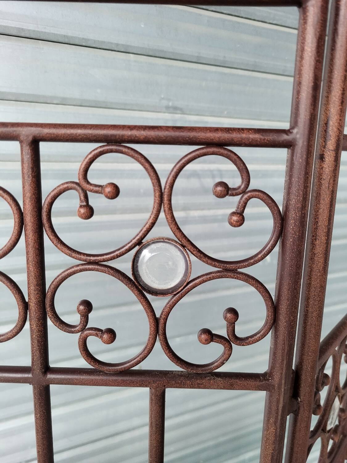 Screen partition wall made of glass and wrought iron