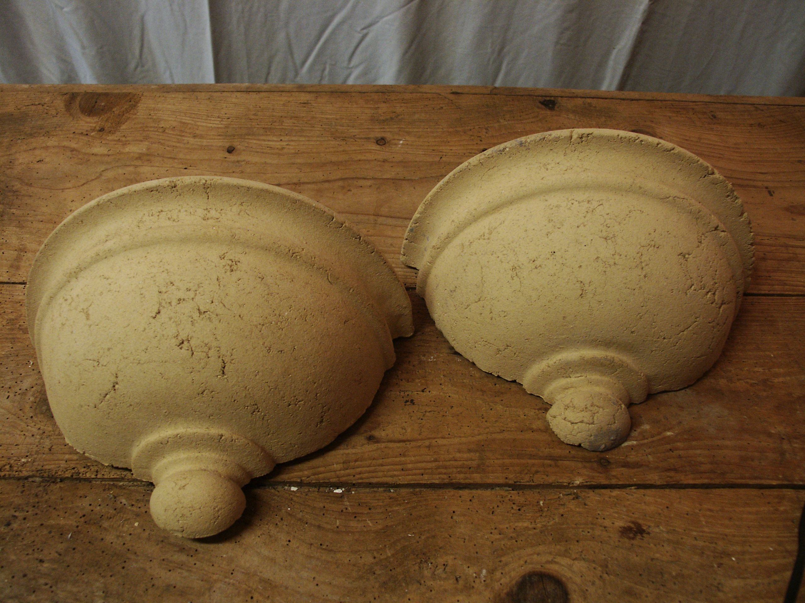 Pair wall lamps in reconstituted stone