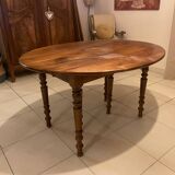 Oval table with extensions