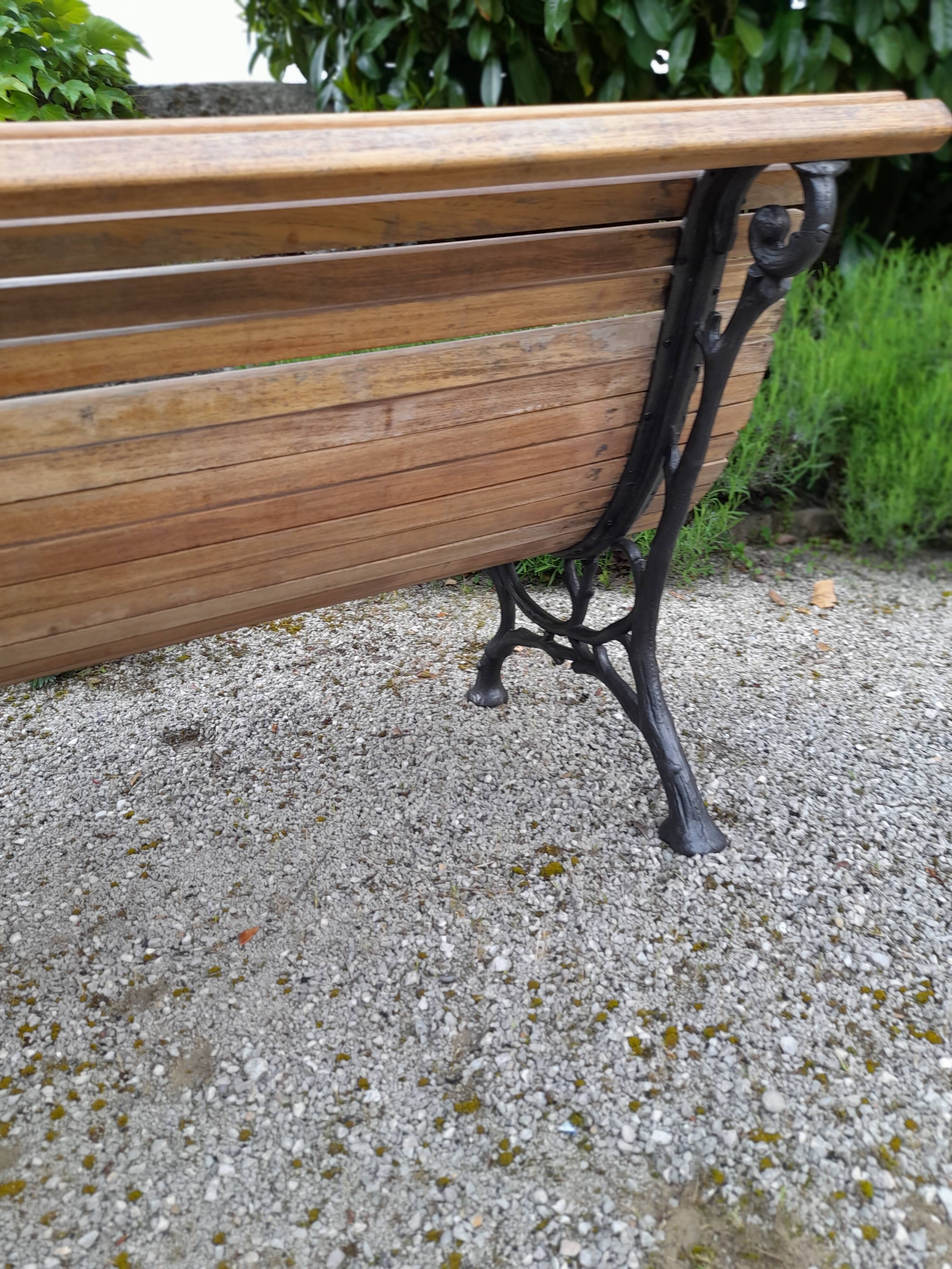 Banc de jardin ancien