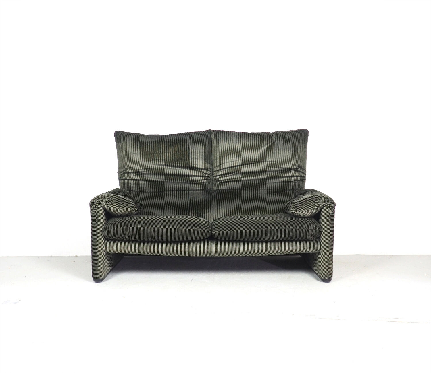 Maralunga 2 seater sofa by Vico Magistretti for Cassina