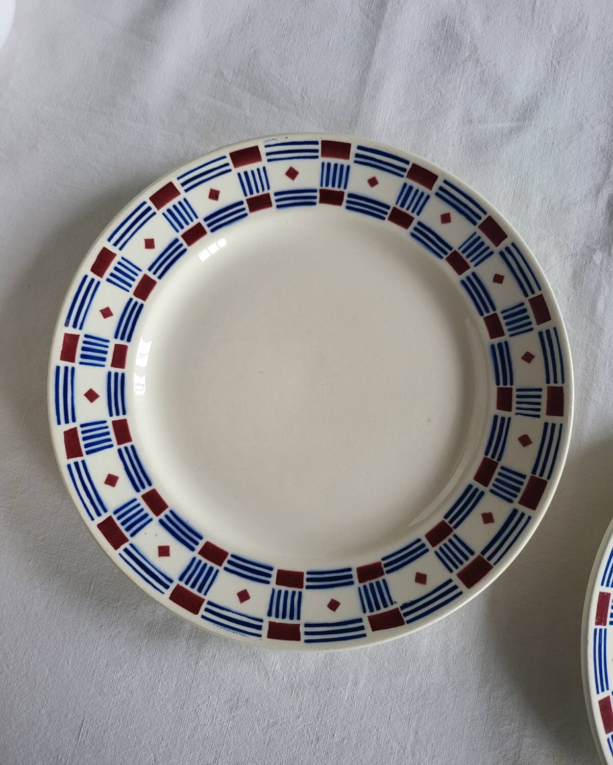 2 Vincennes earthenware dinner plates, Paris