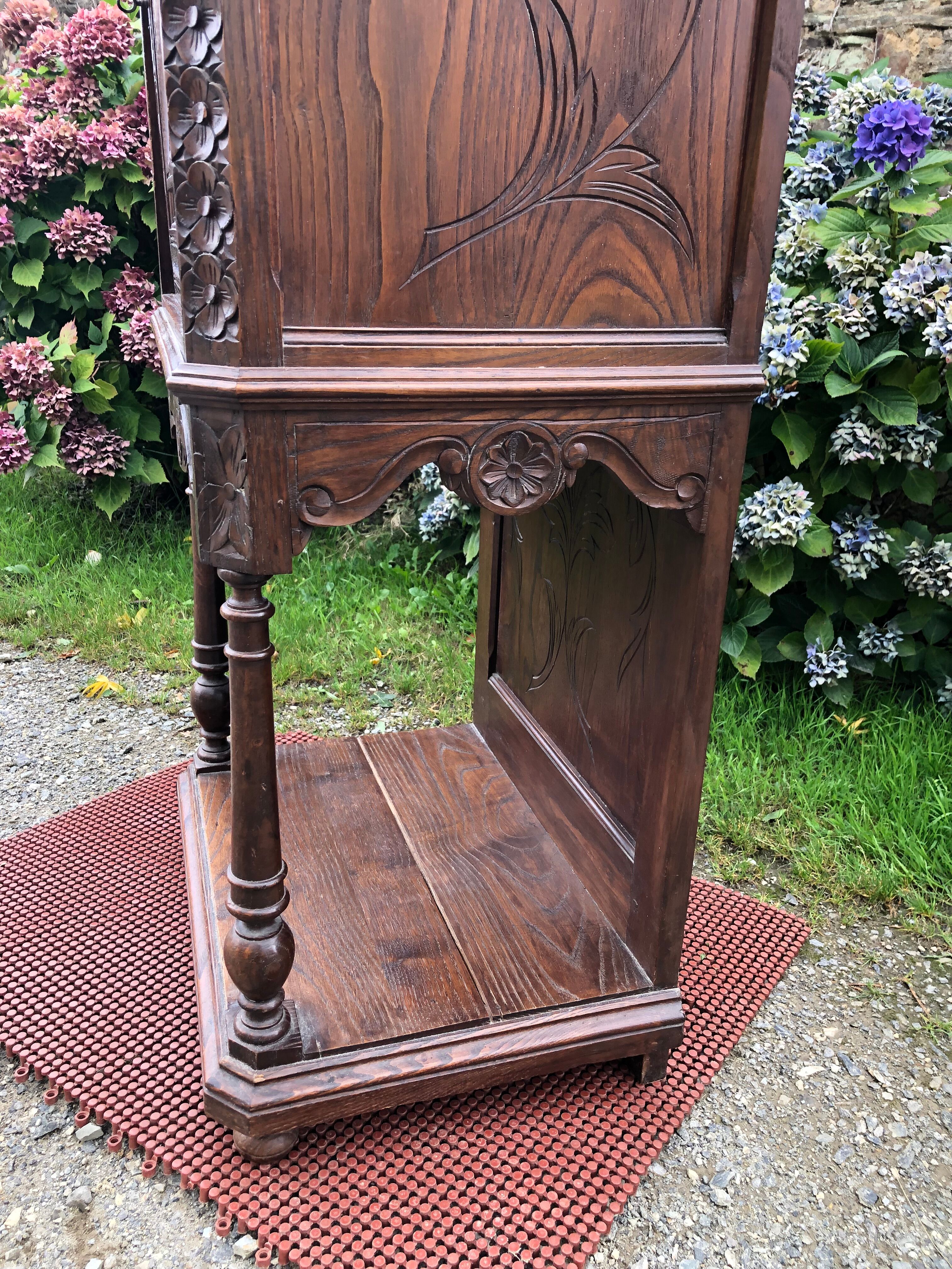 Breton oak sideboard from the early 20th century