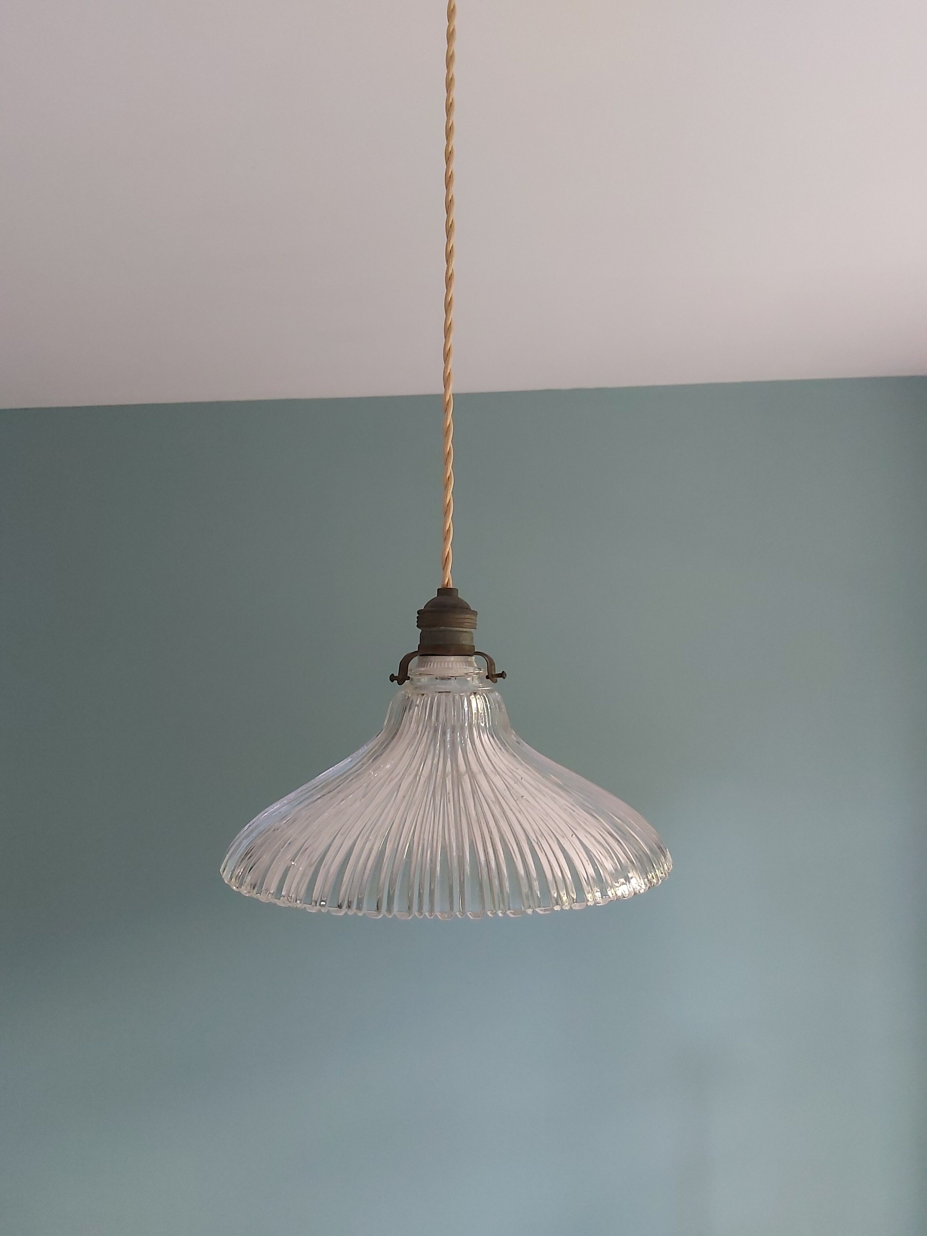 Rain-moulded transparent glass hanging lamp