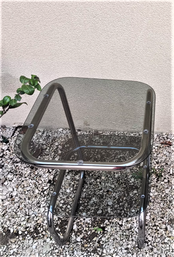 Table d'appoint en verre fumé