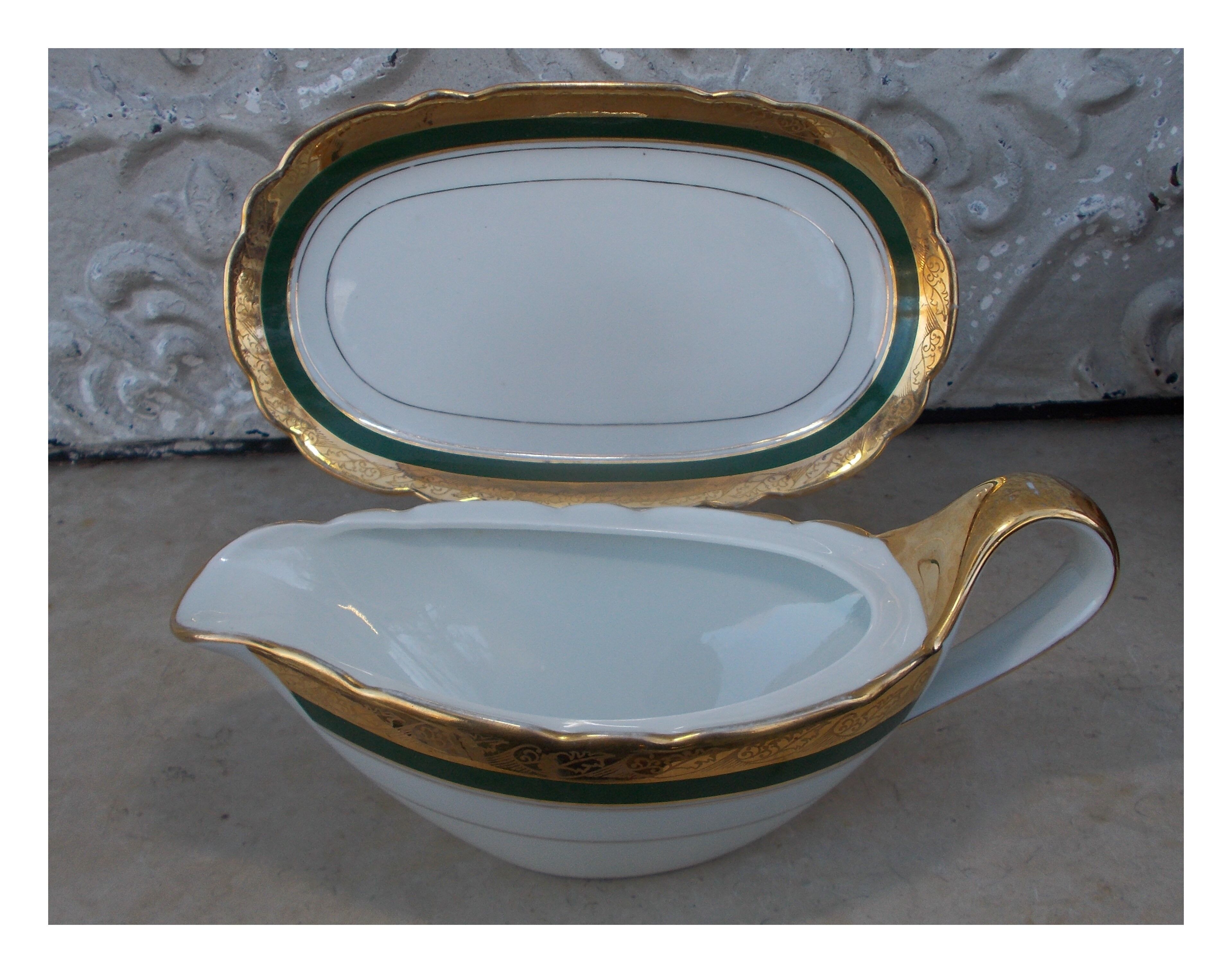 Saucière with Limoges porcelain top beautiful gilding