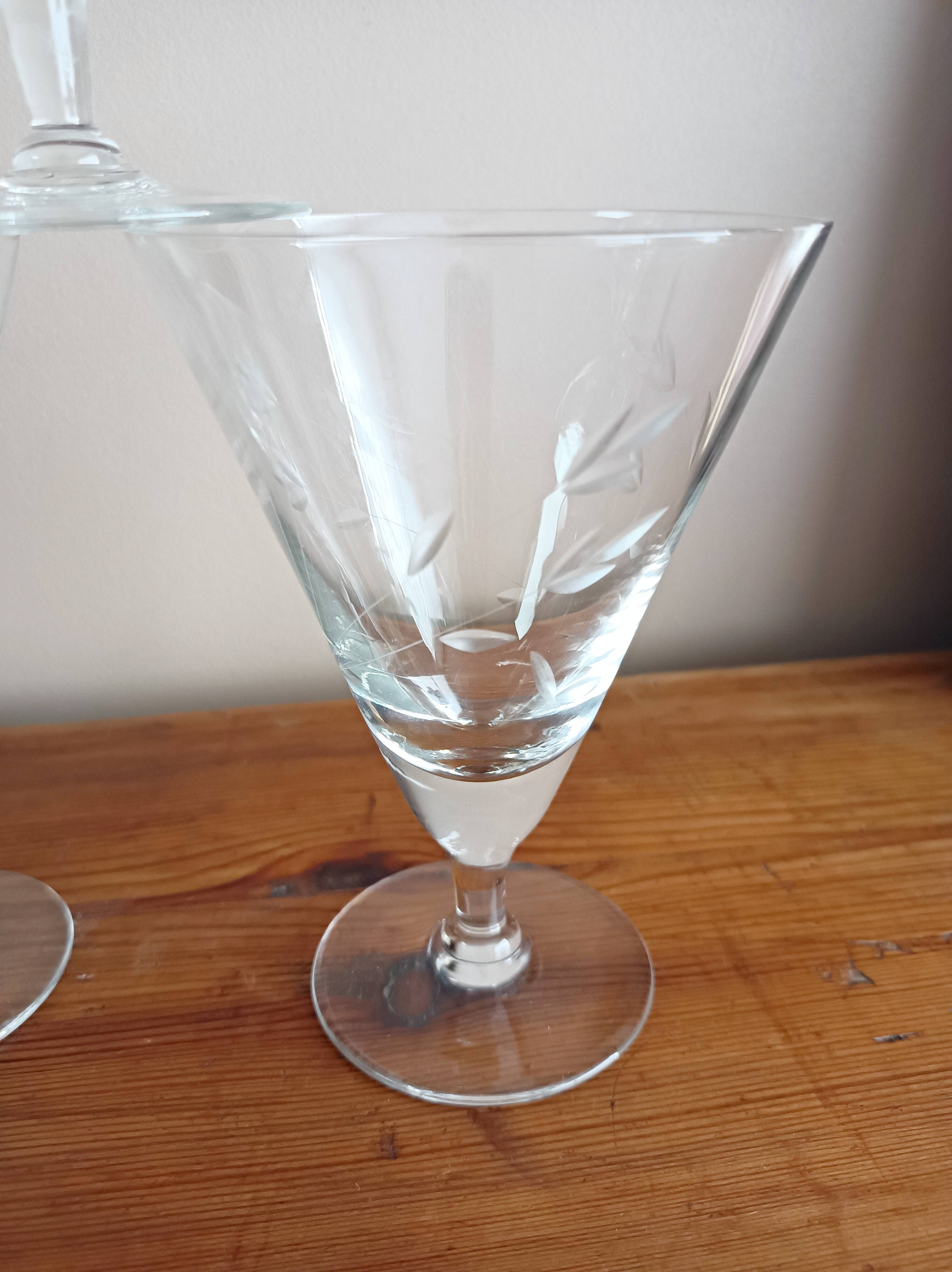 Set of 3 stemmed glasses, foliage design