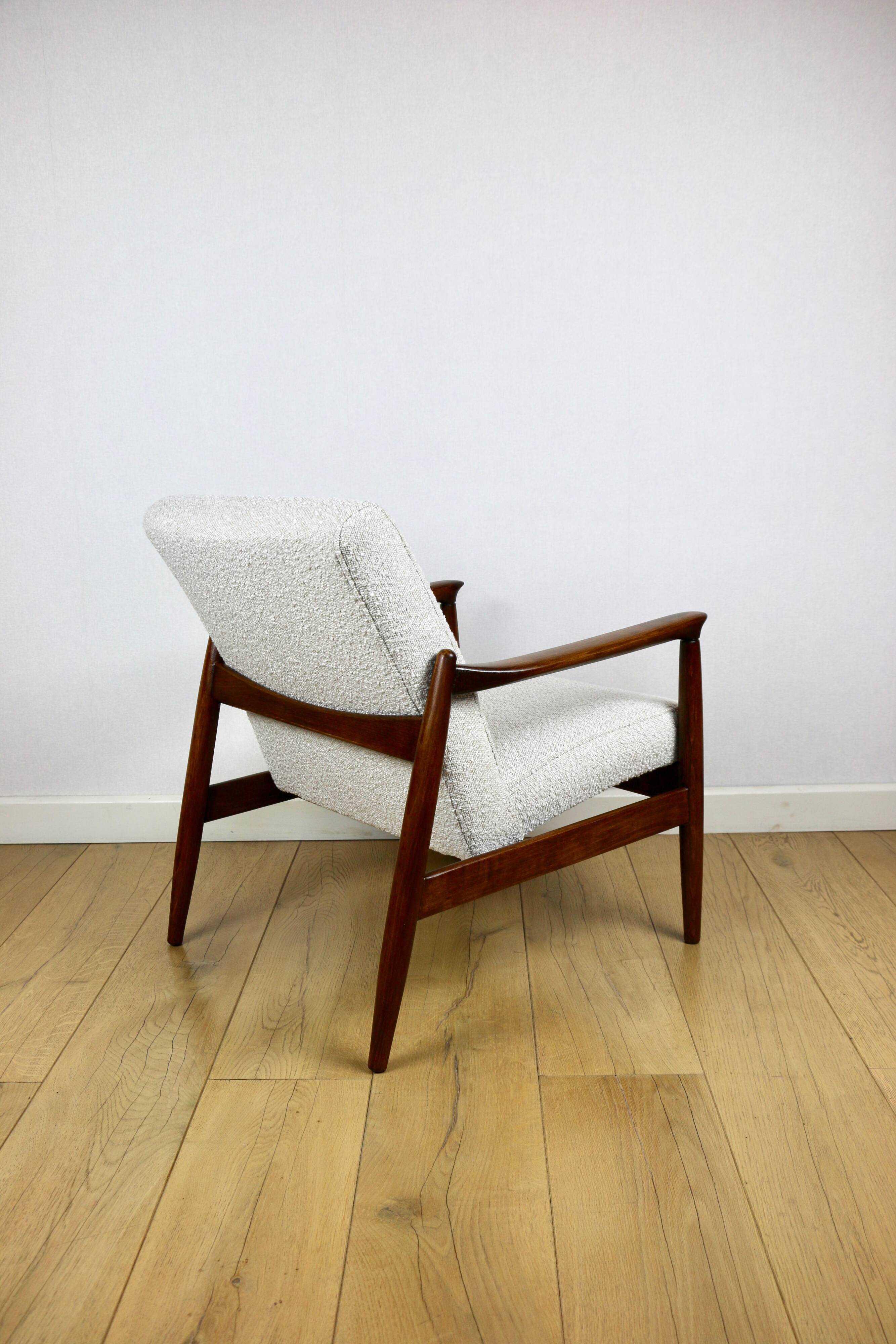 Fauteuil GFM-64, conçu par Edmund Homa dans les années 70, blanc ivoire - 2 pièces disponibles.