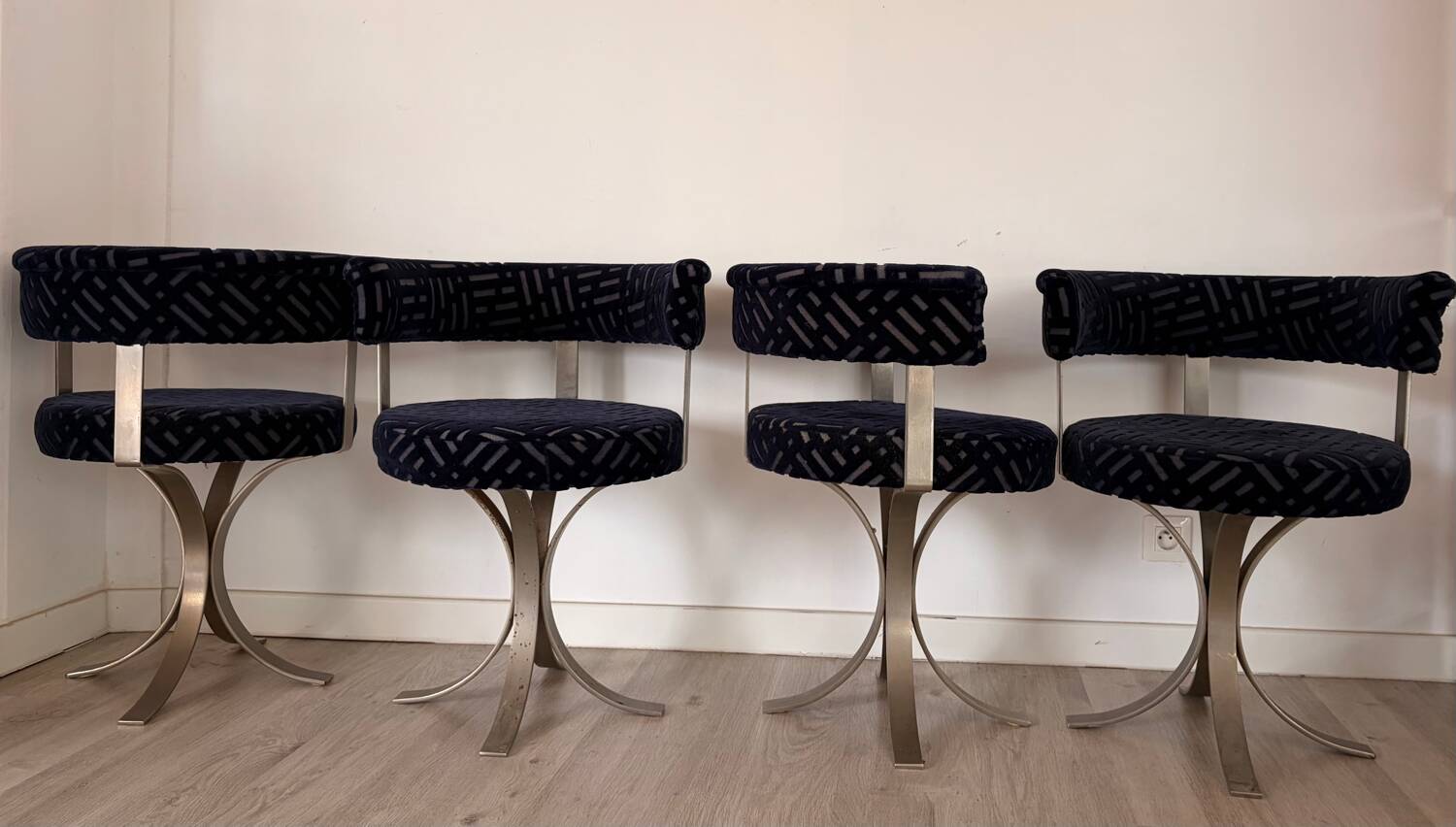 Osvaldo Borsani chairs