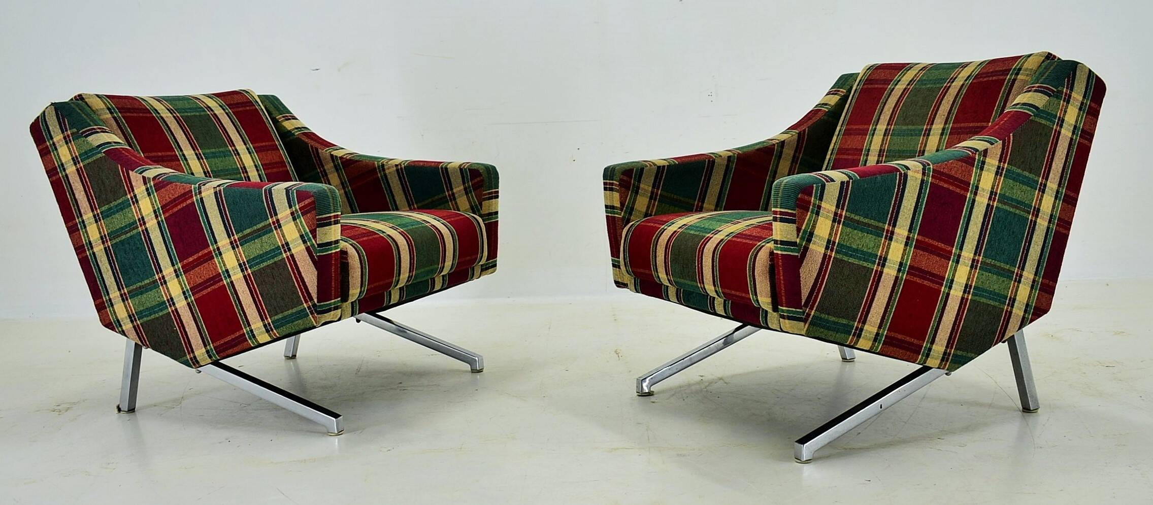 1970s Pair of Italian Design Armchairs